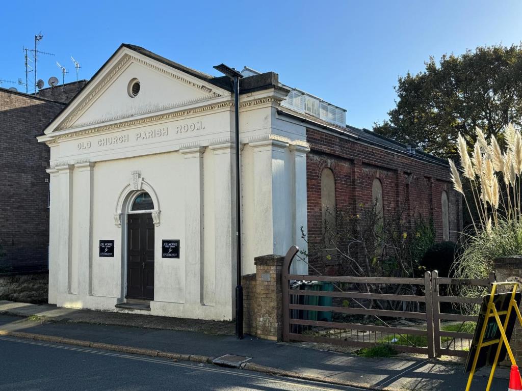 Lot: 96 - FORMER CHURCH CURRENTLY IN USE AS A DANCE STUDIO - Front